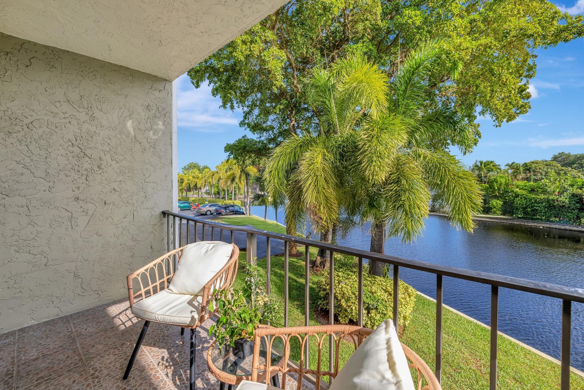 3004 NE 5th Ter 208-C