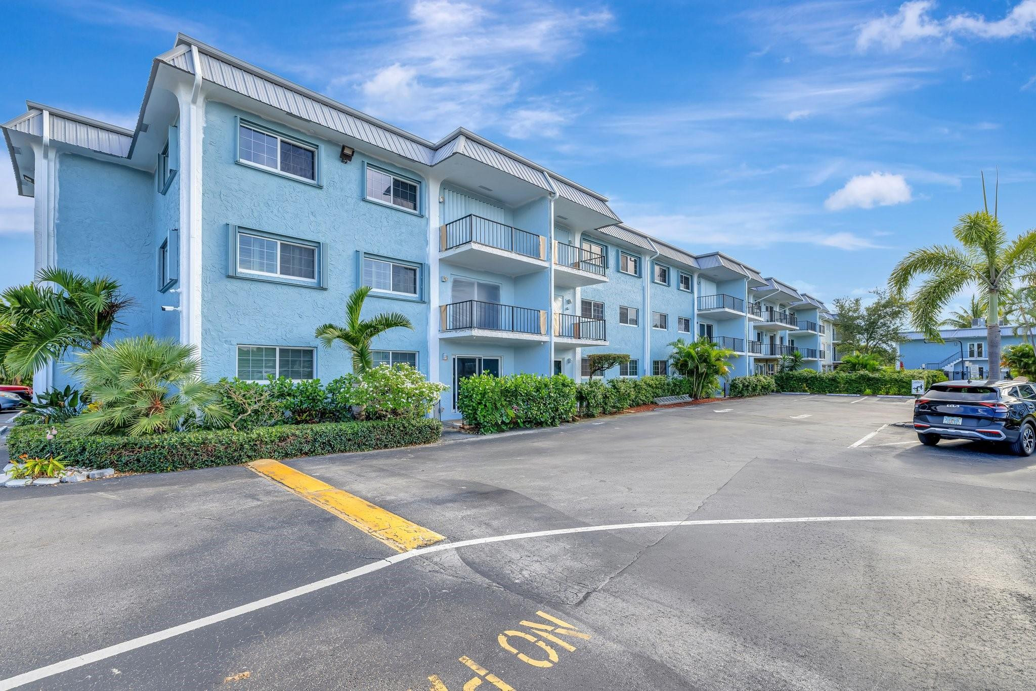 3004 NE 5th Ter 208-C