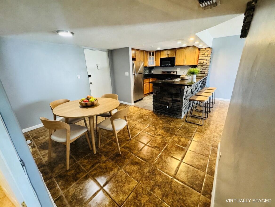 3004 NE 5th Ter 208-C