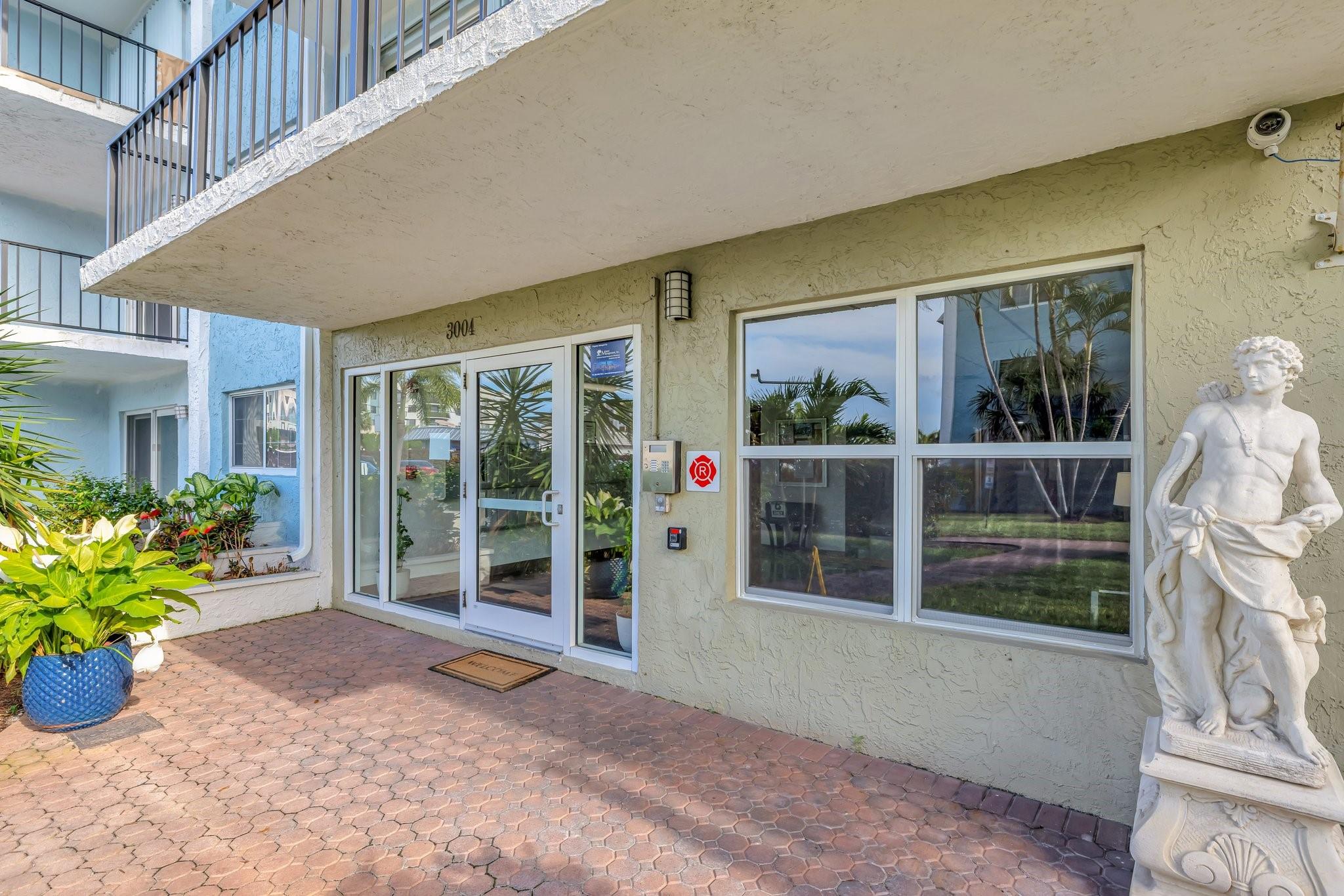 3004 NE 5th Ter 208-C