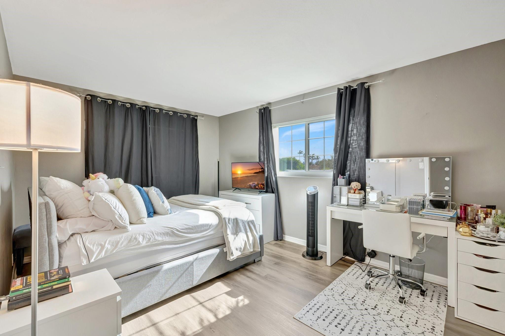 3004 NE 5th Ter 208-C