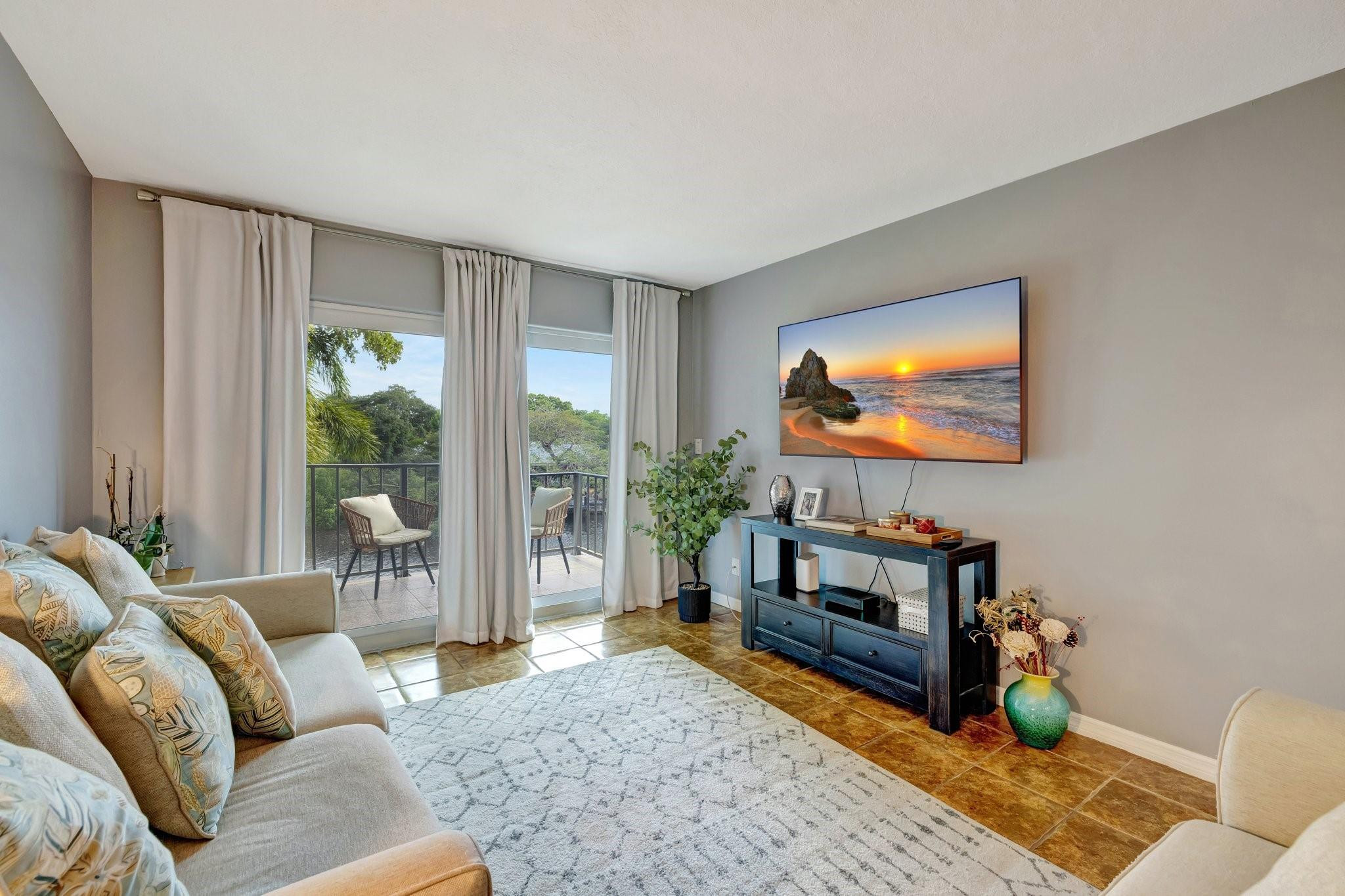 3004 NE 5th Ter 208-C