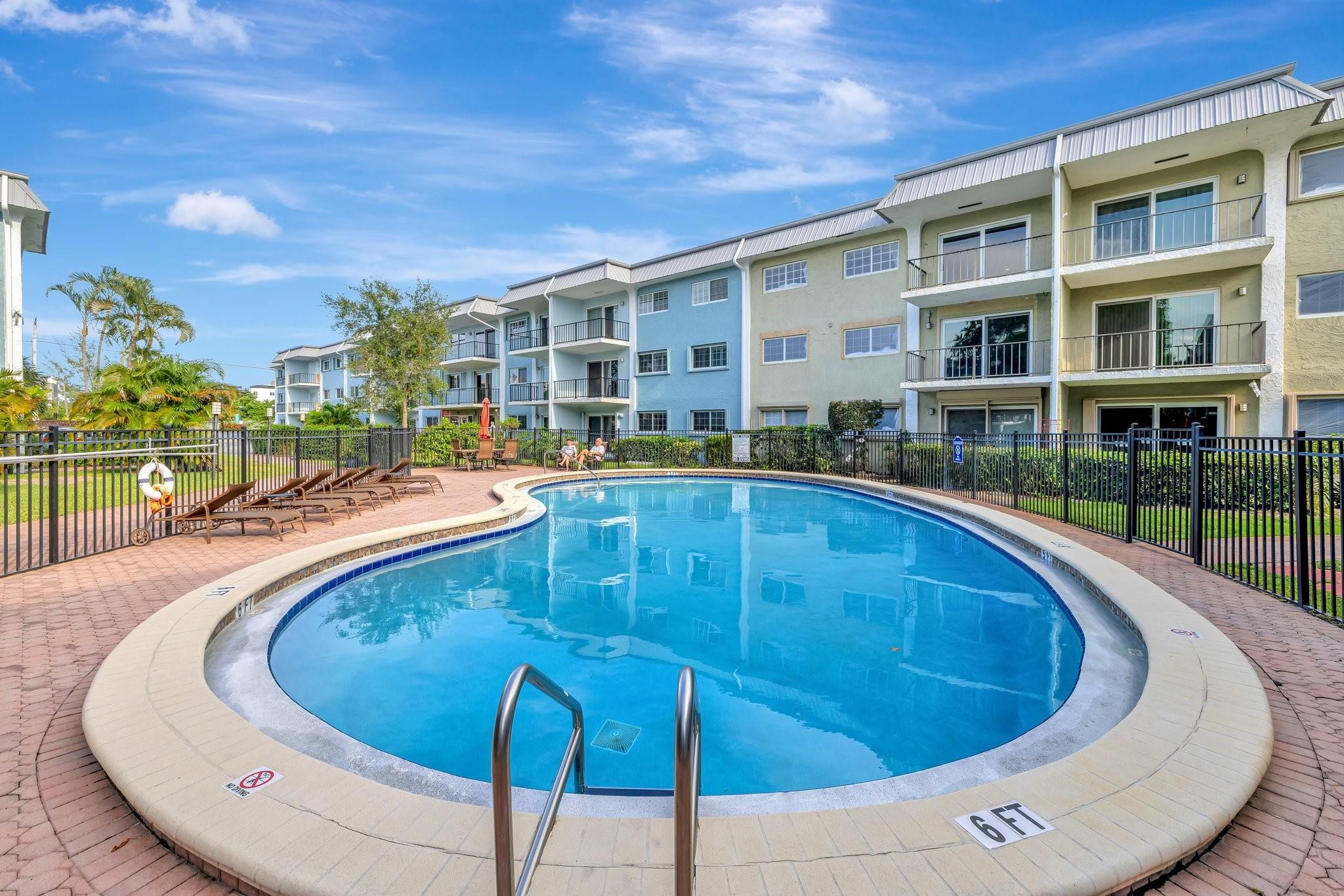 3004 NE 5th Ter 208-C