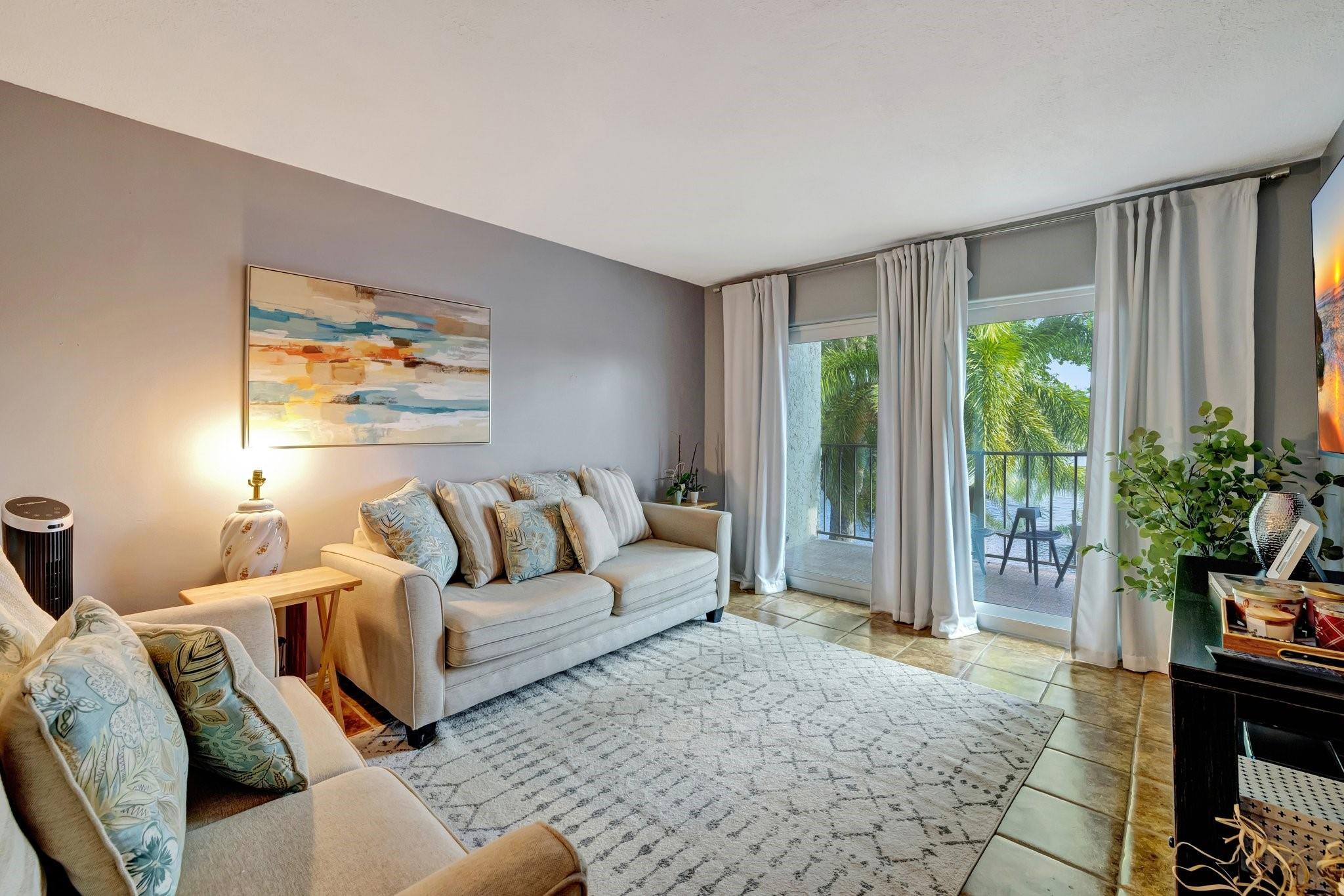 3004 NE 5th Ter 208-C