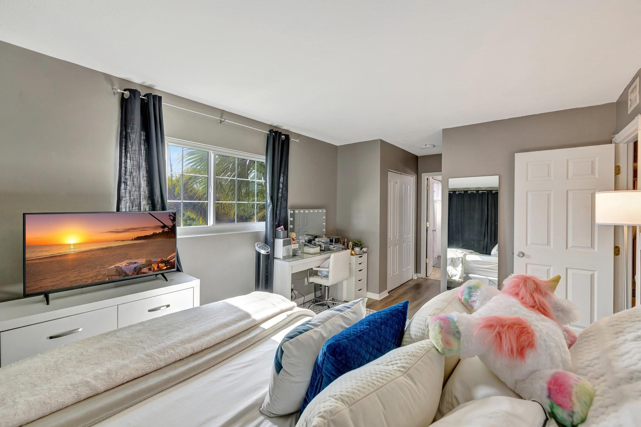 3004 NE 5th Ter 208-C