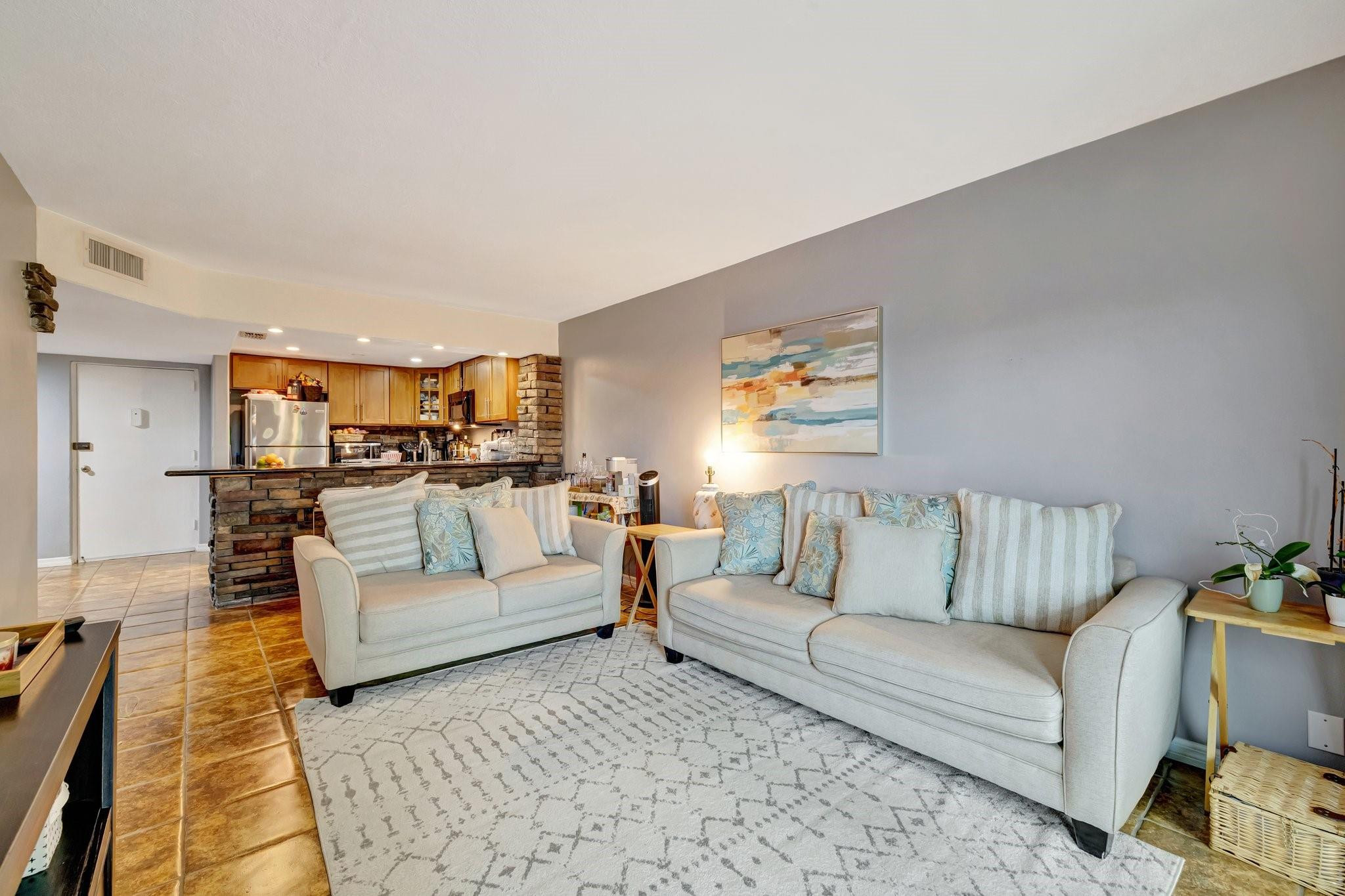 3004 NE 5th Ter 208-C