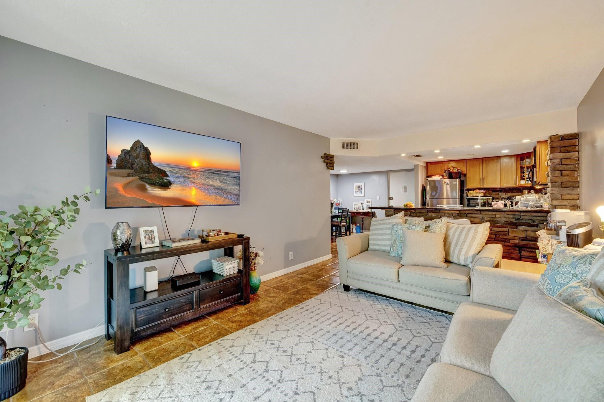 3004 NE 5th Ter 208-C