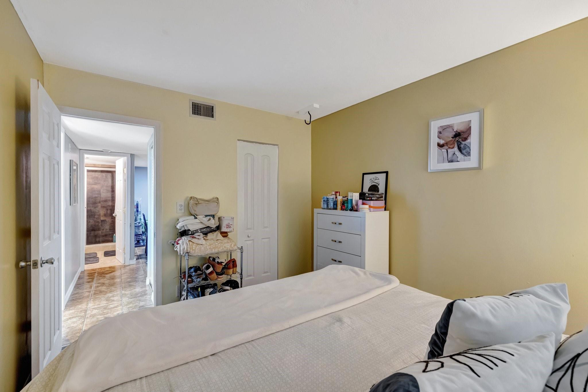 3004 NE 5th Ter 208-C