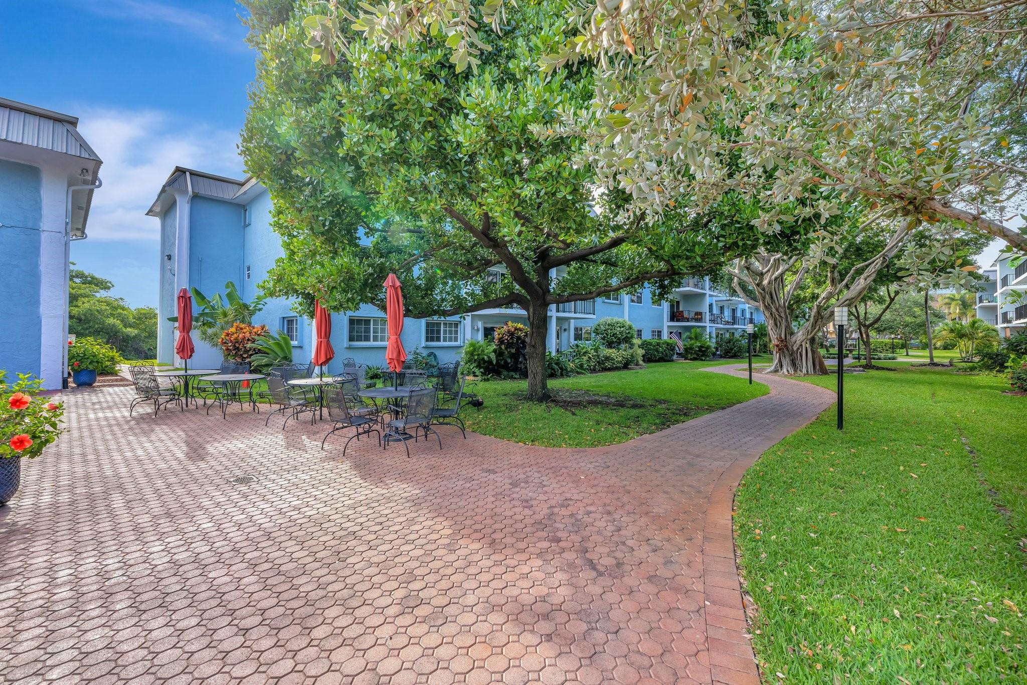 3004 NE 5th Ter 208-C