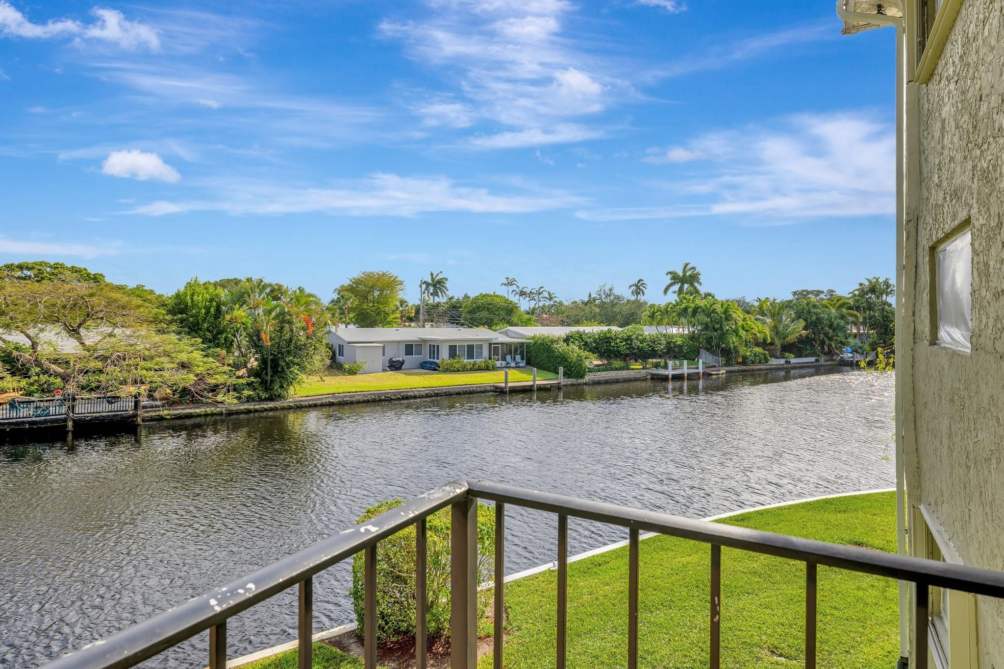 3004 NE 5th Ter 208-C