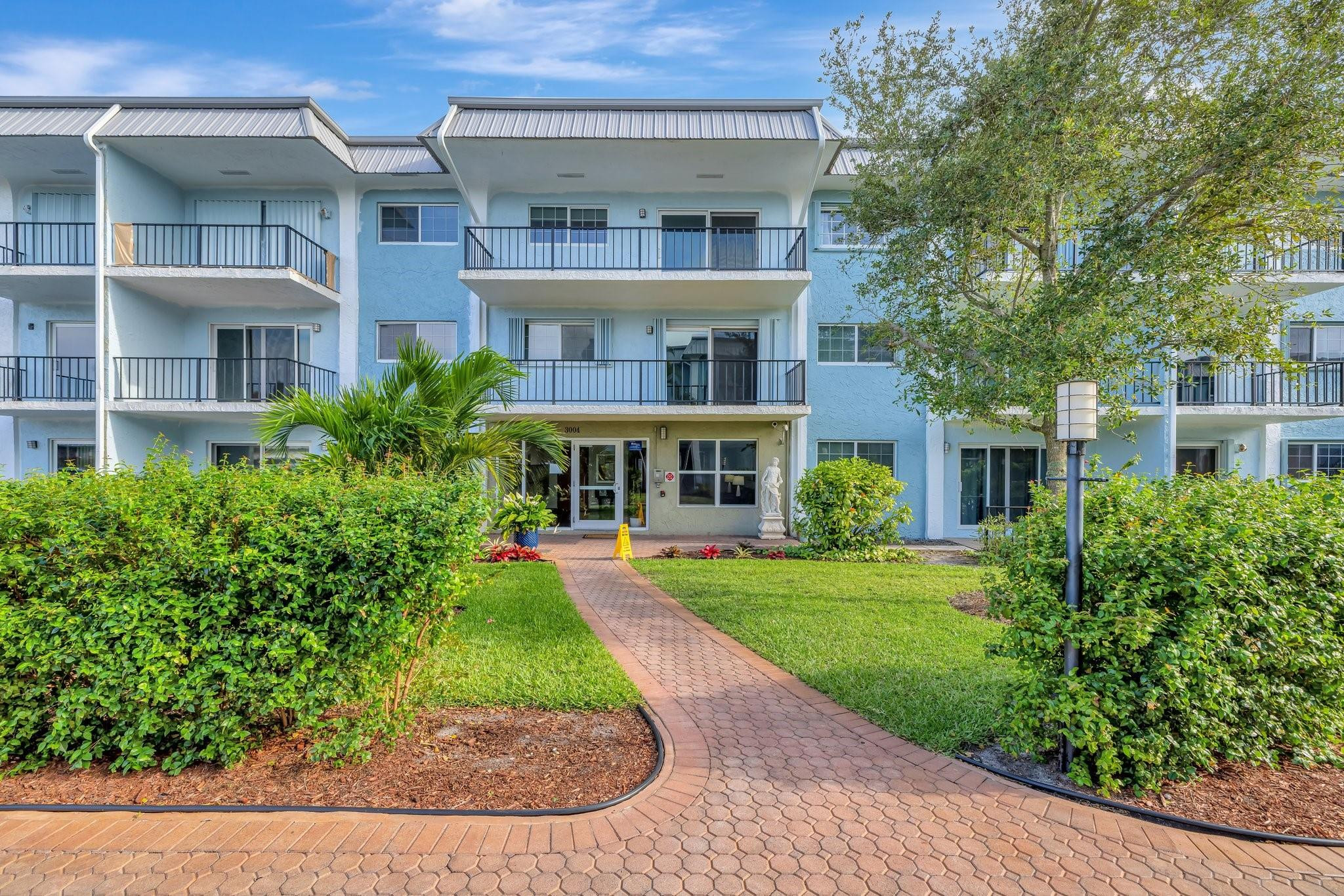 3004 NE 5th Ter 208-C