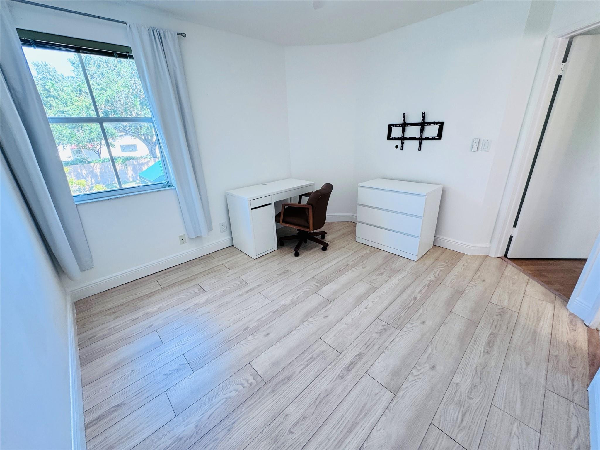 2827 N Course Dr 206