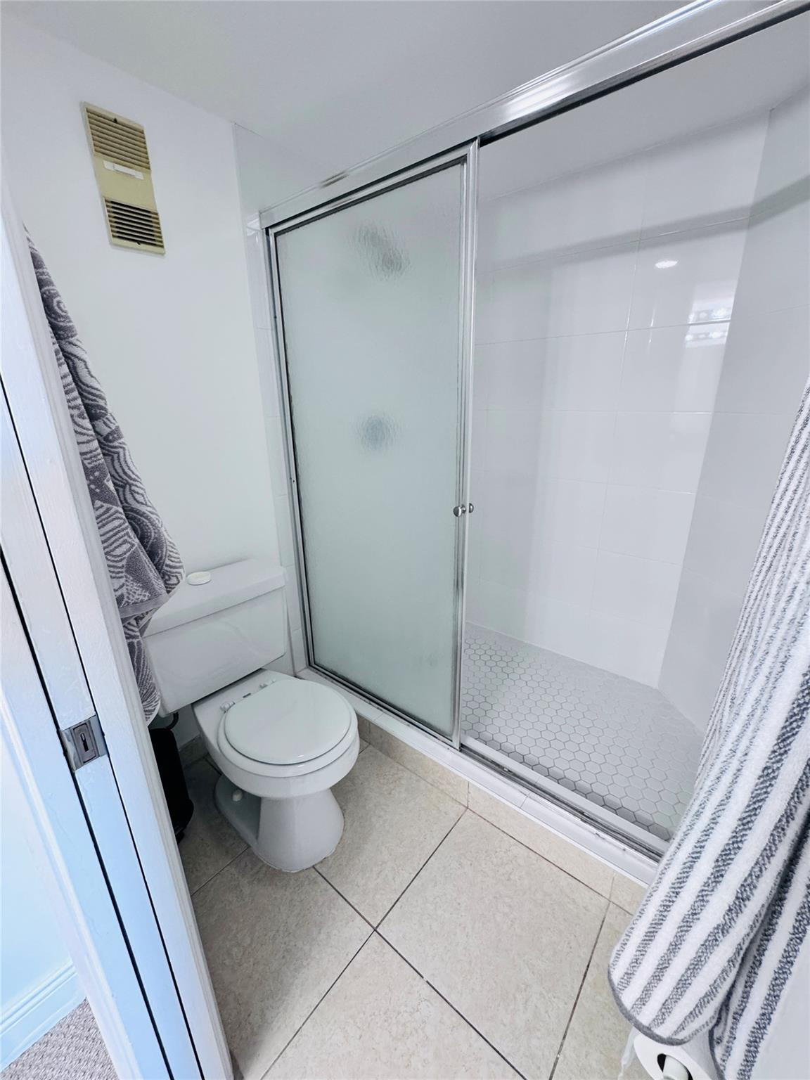 2827 N Course Dr 206