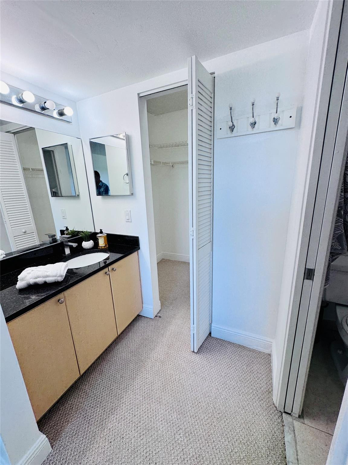 2827 N Course Dr 206