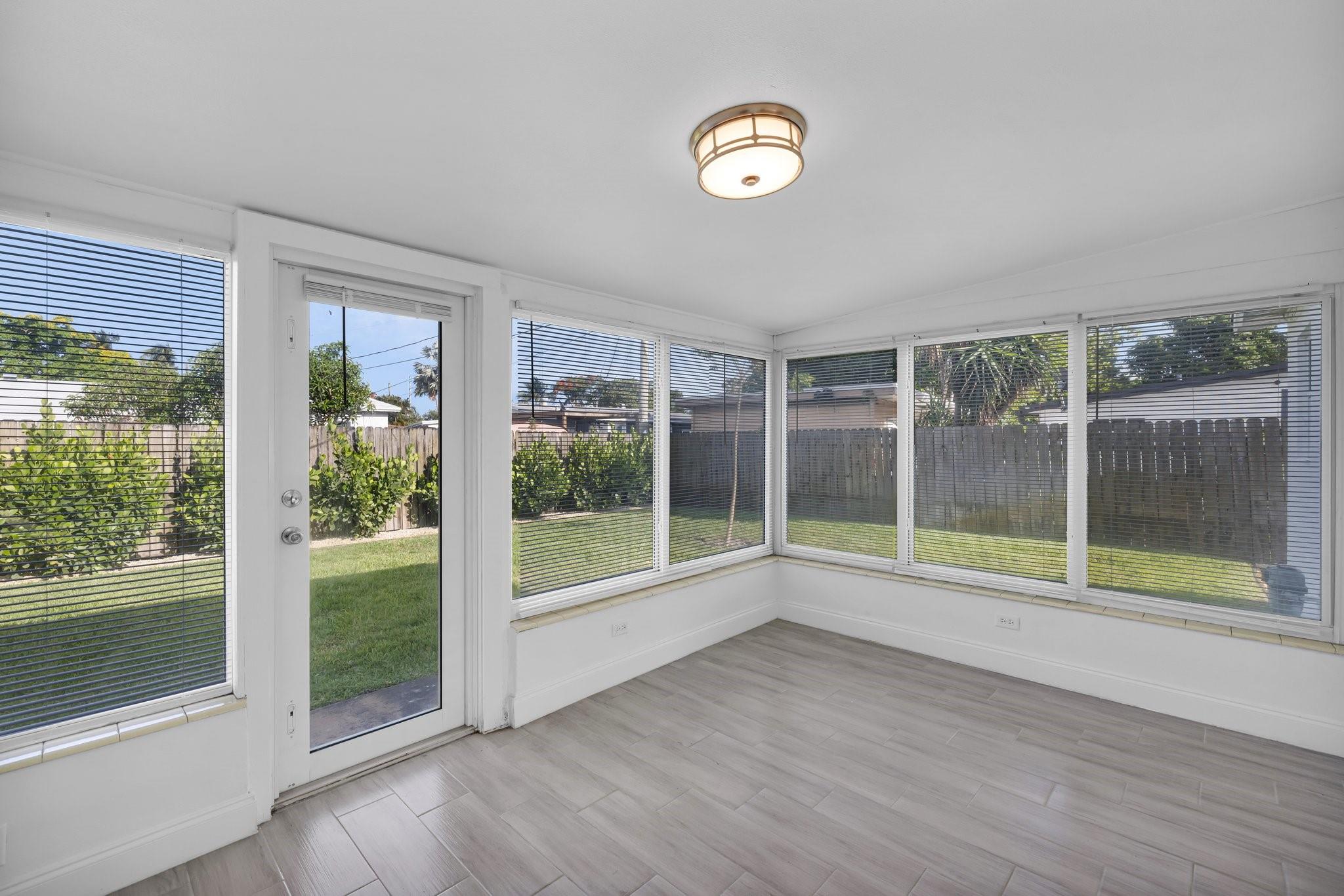 4106 NW 12th Ter