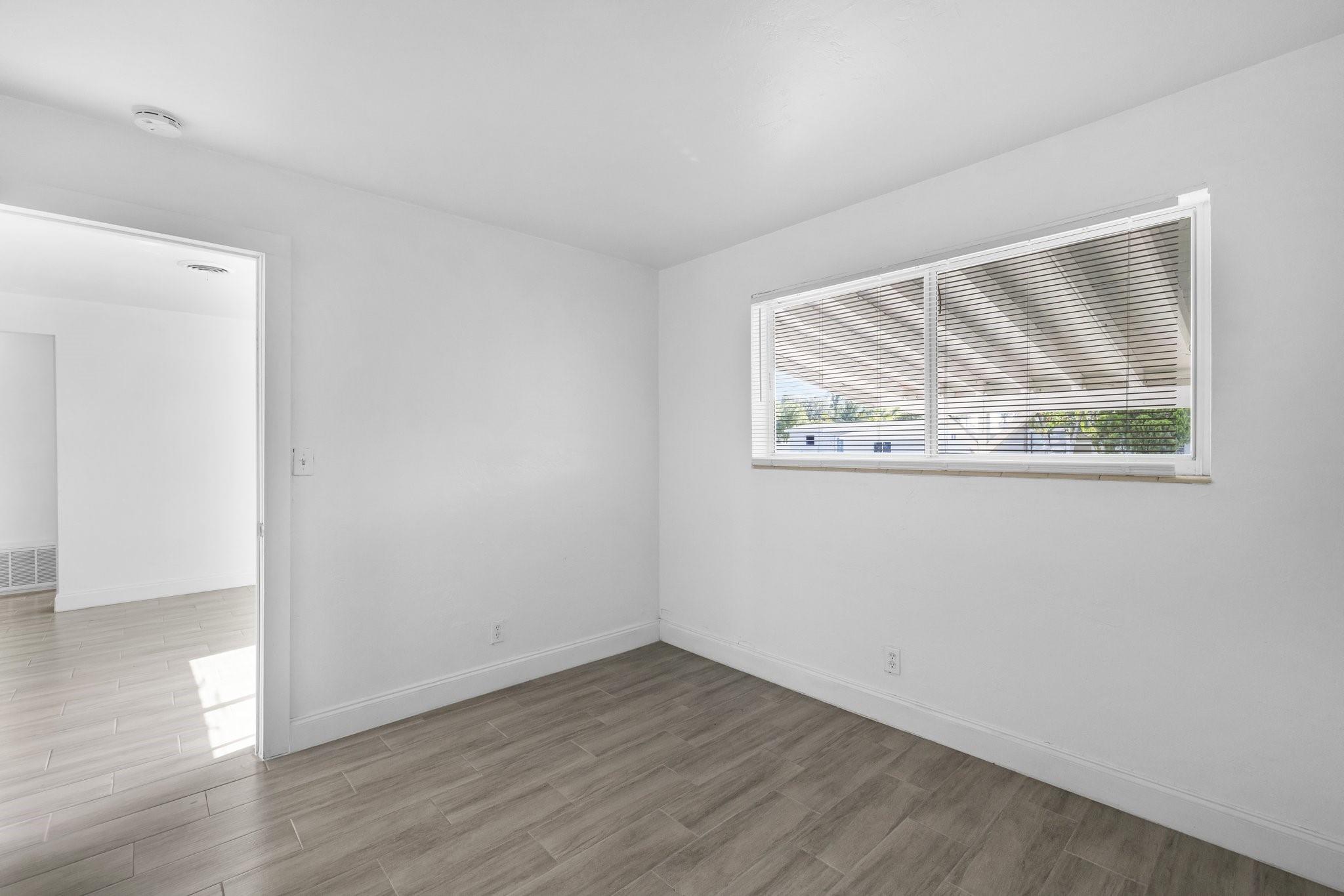 4106 NW 12th Ter