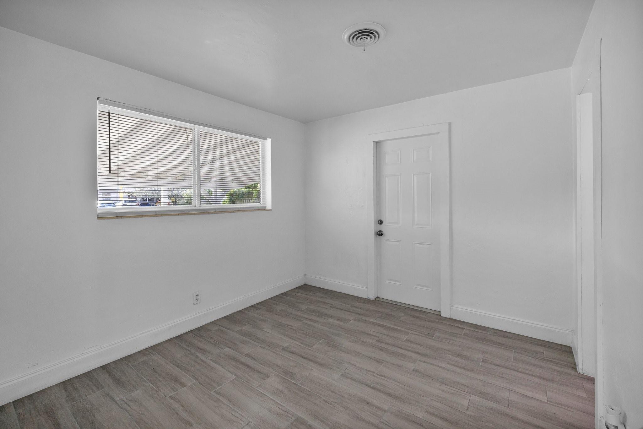 4106 NW 12th Ter