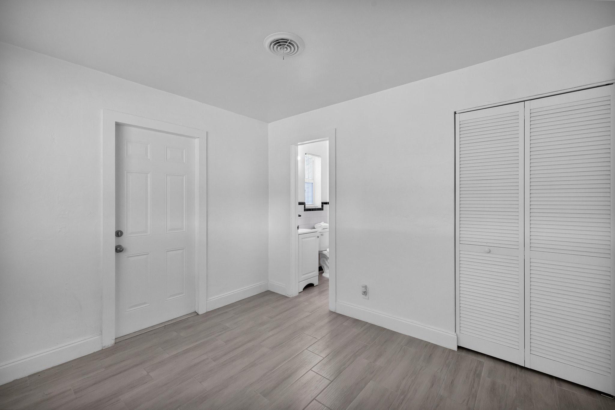 4106 NW 12th Ter