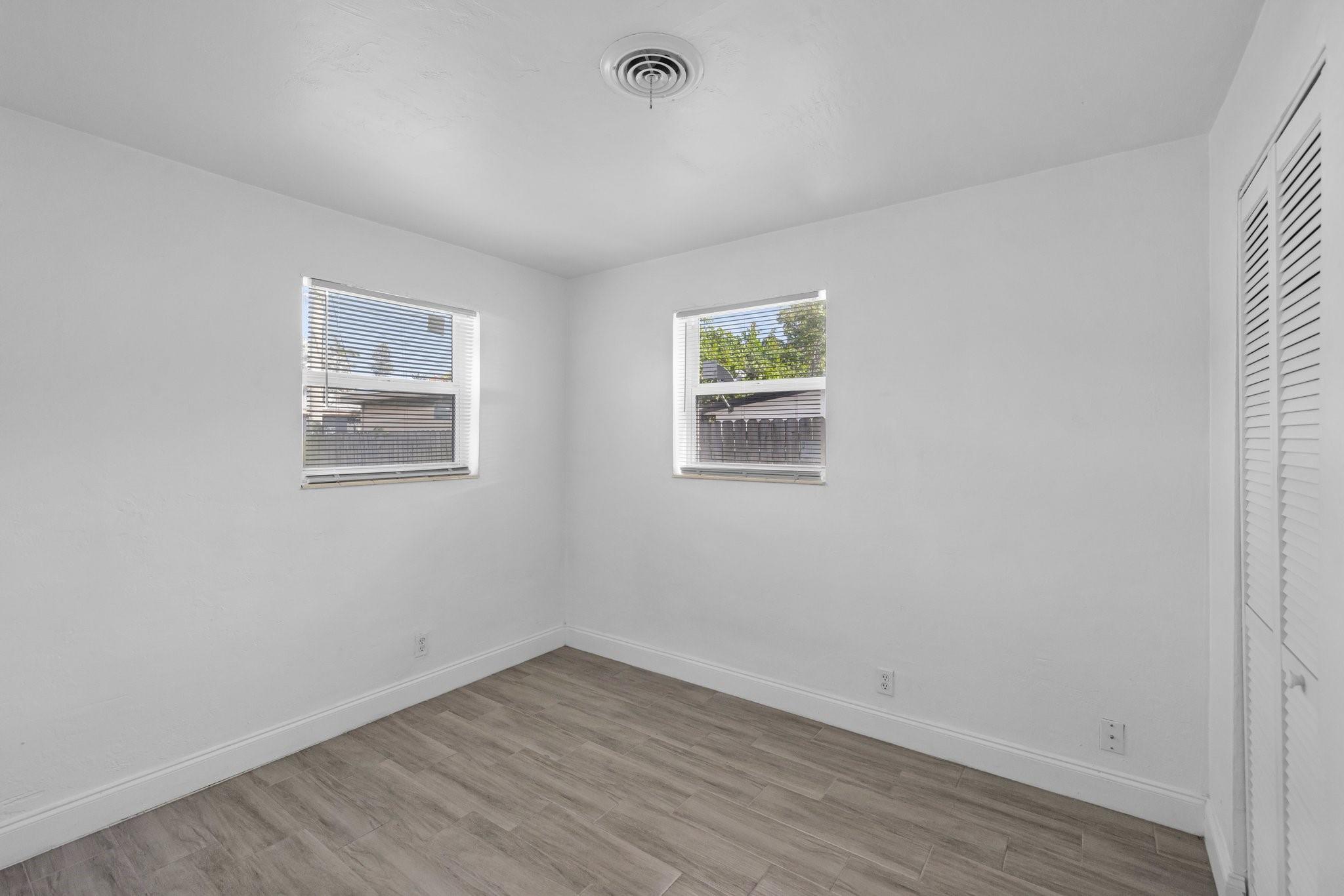 4106 NW 12th Ter