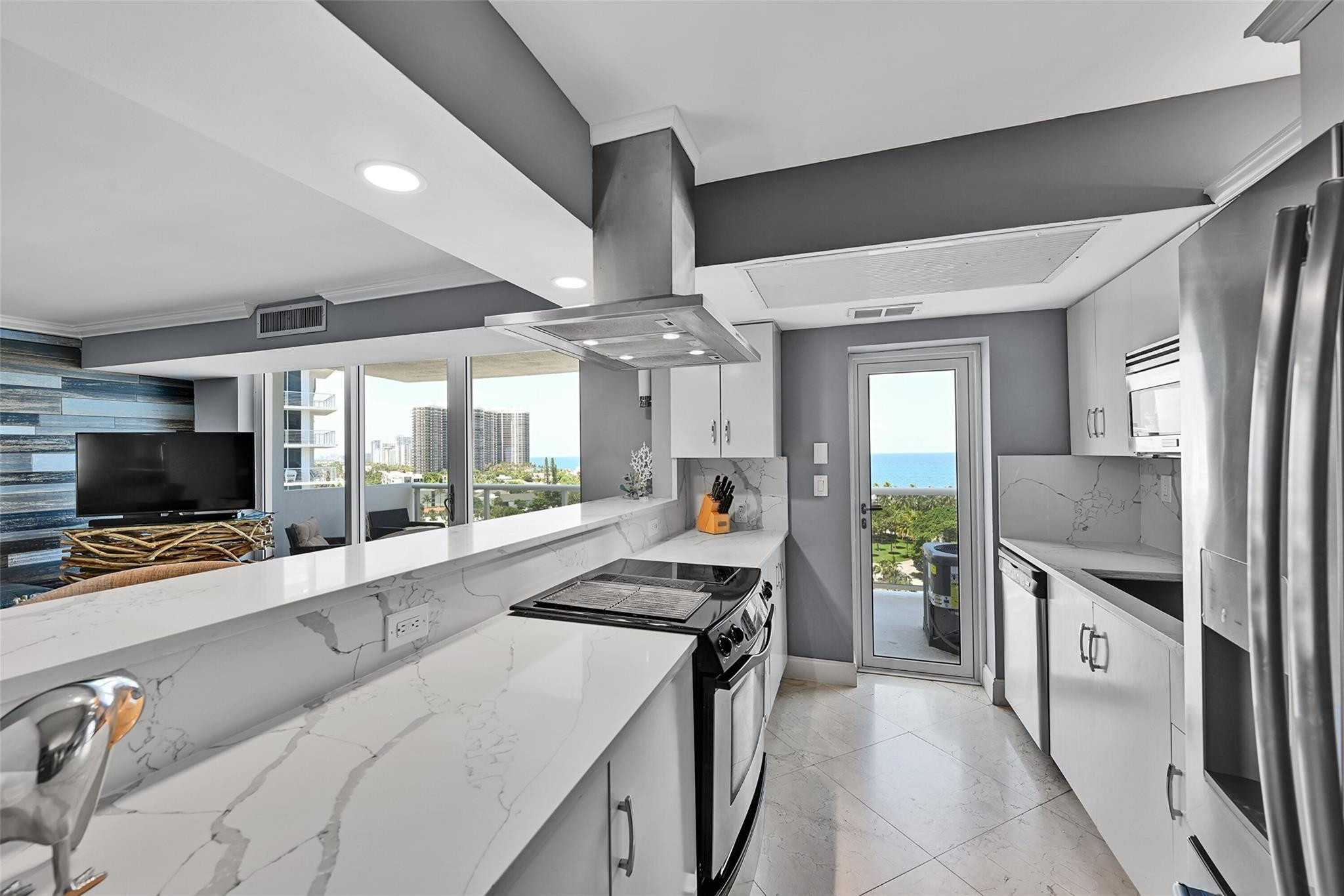 2715 N Ocean Boulevard 11a