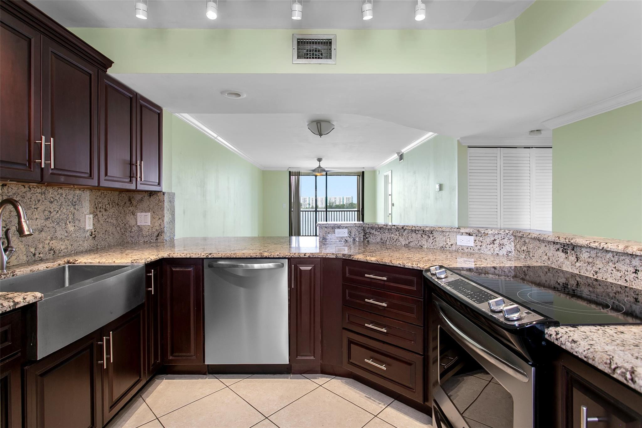 115 Lake Emerald Drive 307