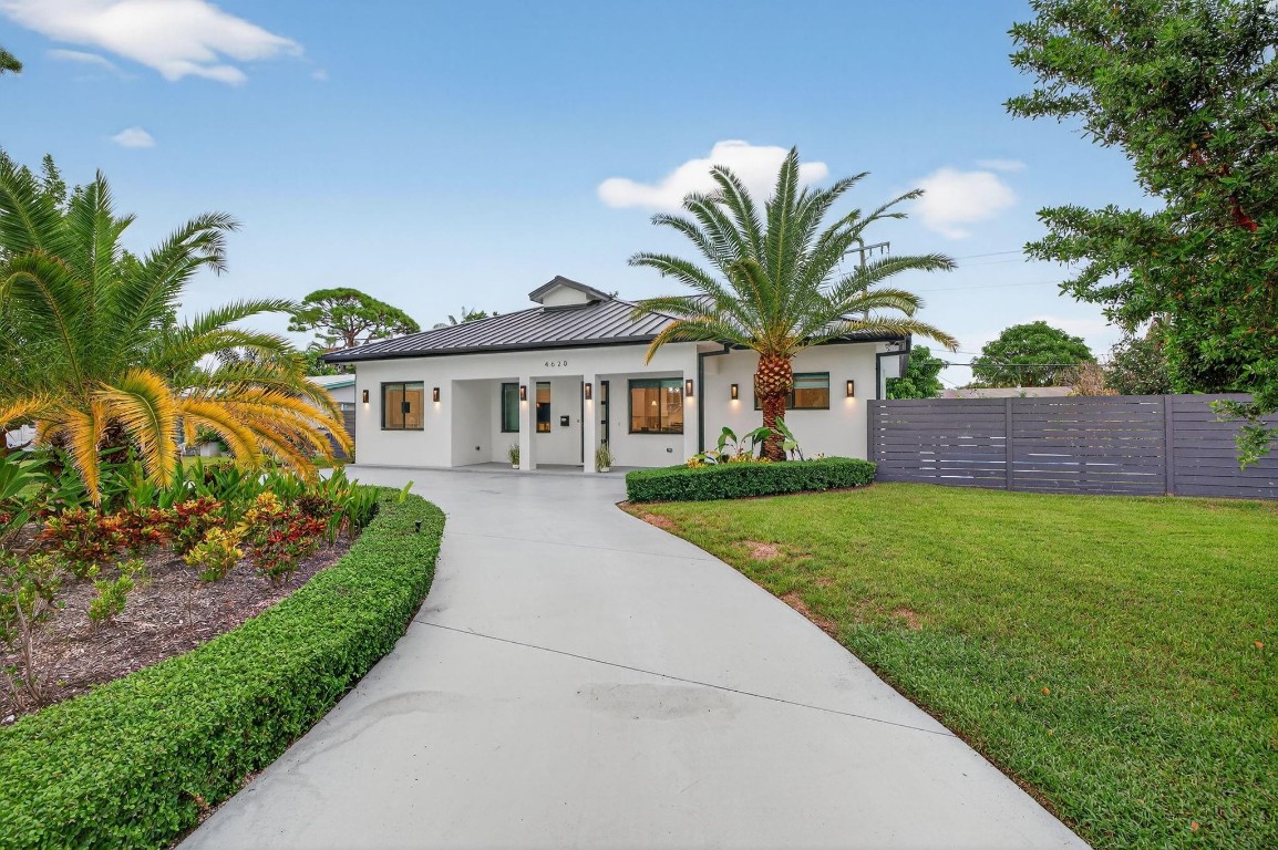 4620 NE 4TH AV