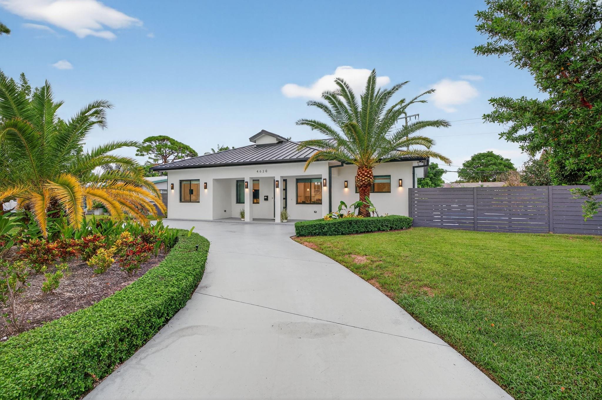 4620 NE 4TH AV