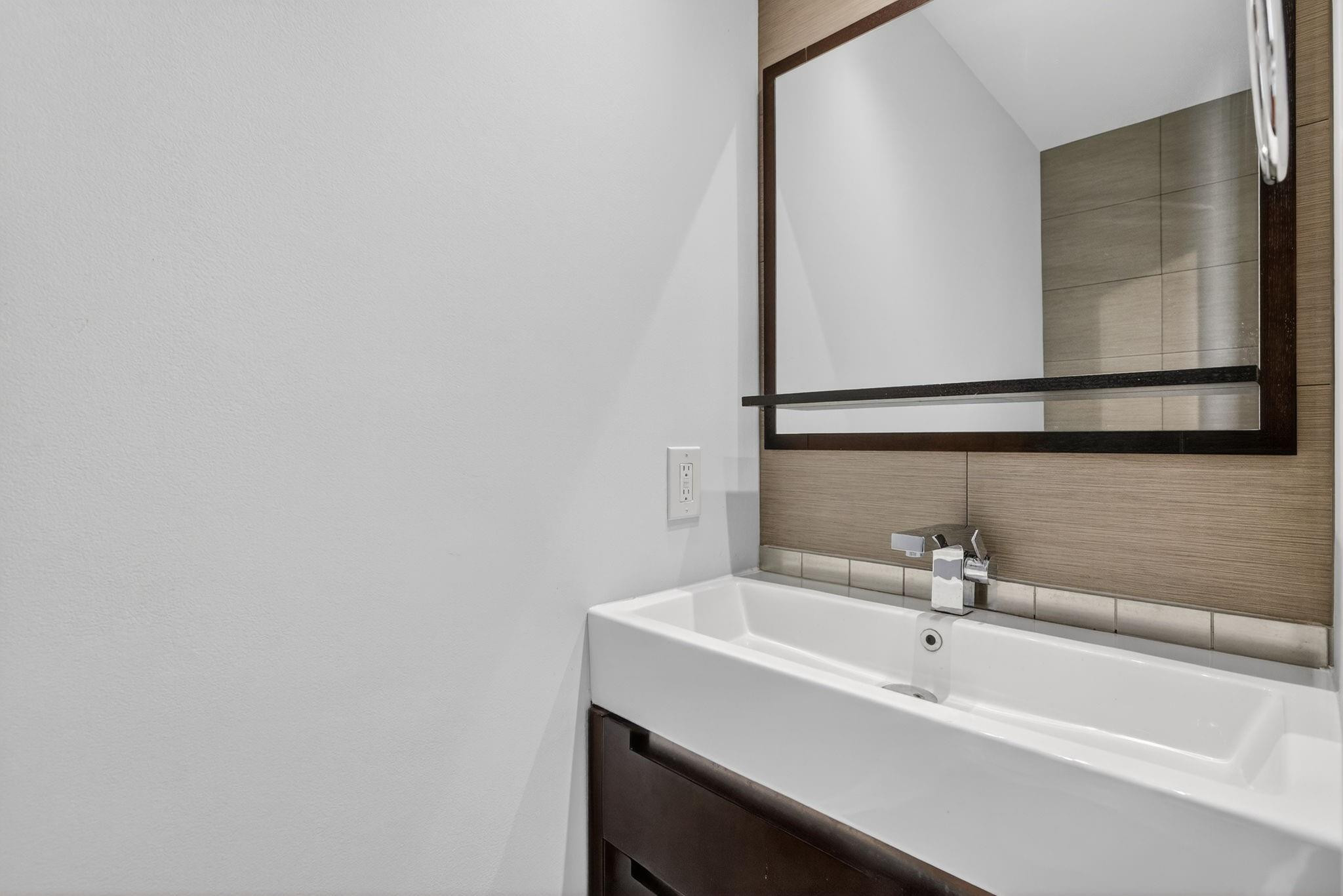 3000 NE 8th Terrace B4