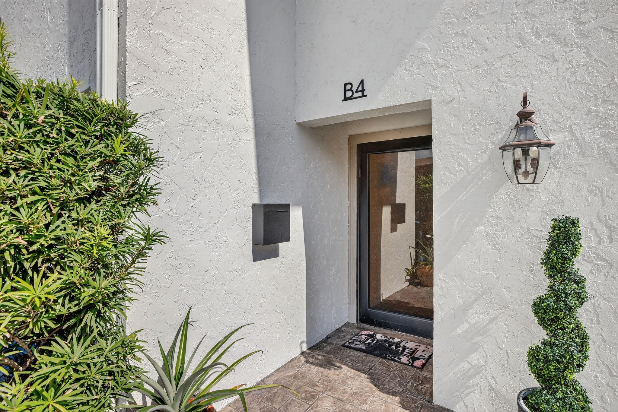 3000 NE 8th Terrace B4