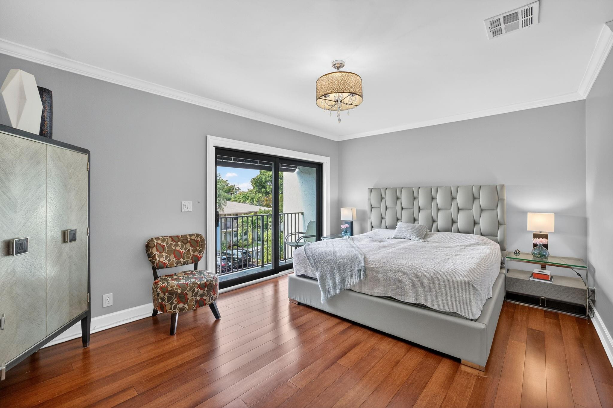 3000 NE 8th Terrace B4