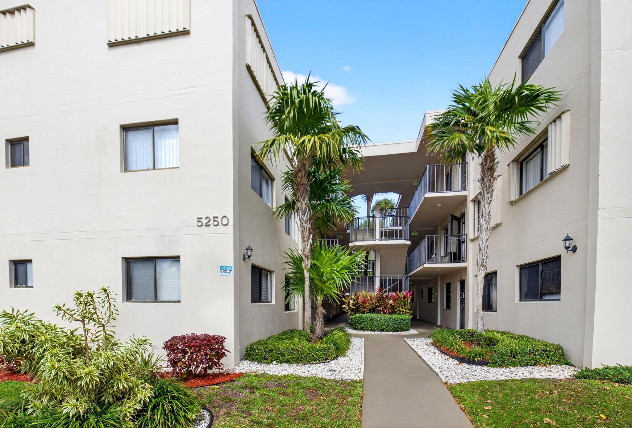 5250 Las Verdes Circle 313