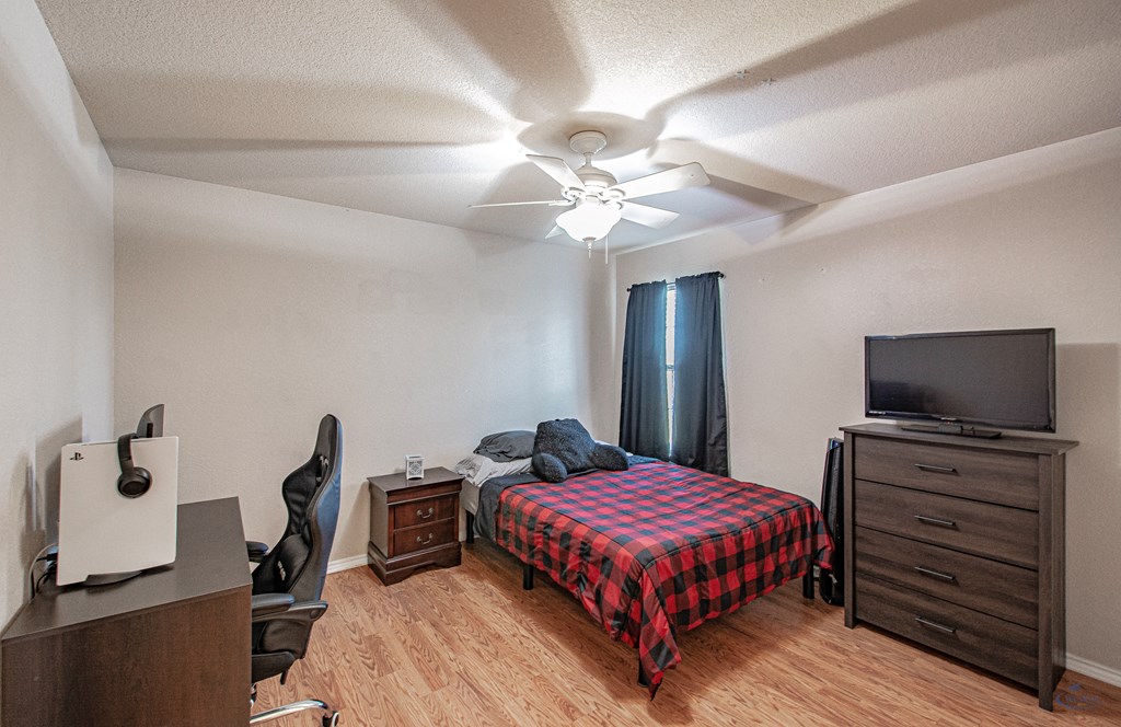 10407 E County Rd 102