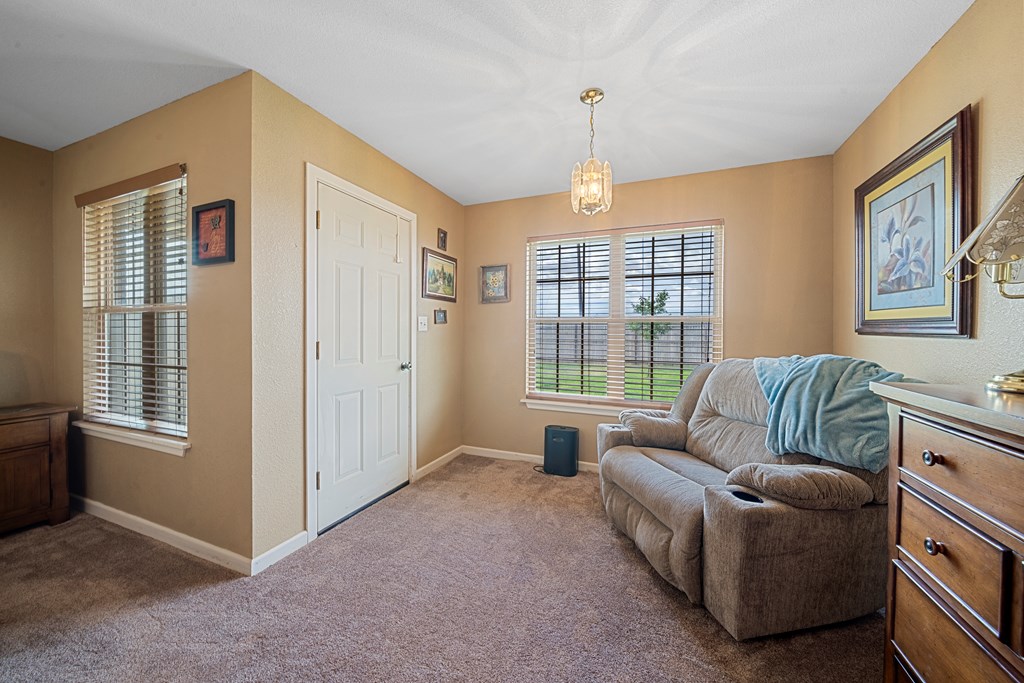 1213 N County Rd 1084