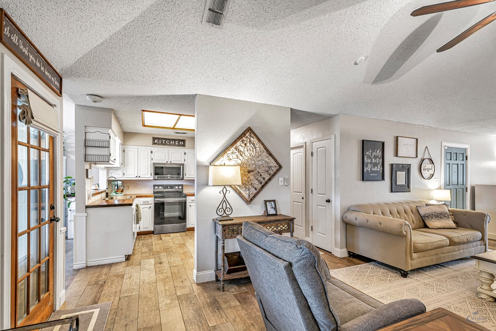 10802 E County Rd 108