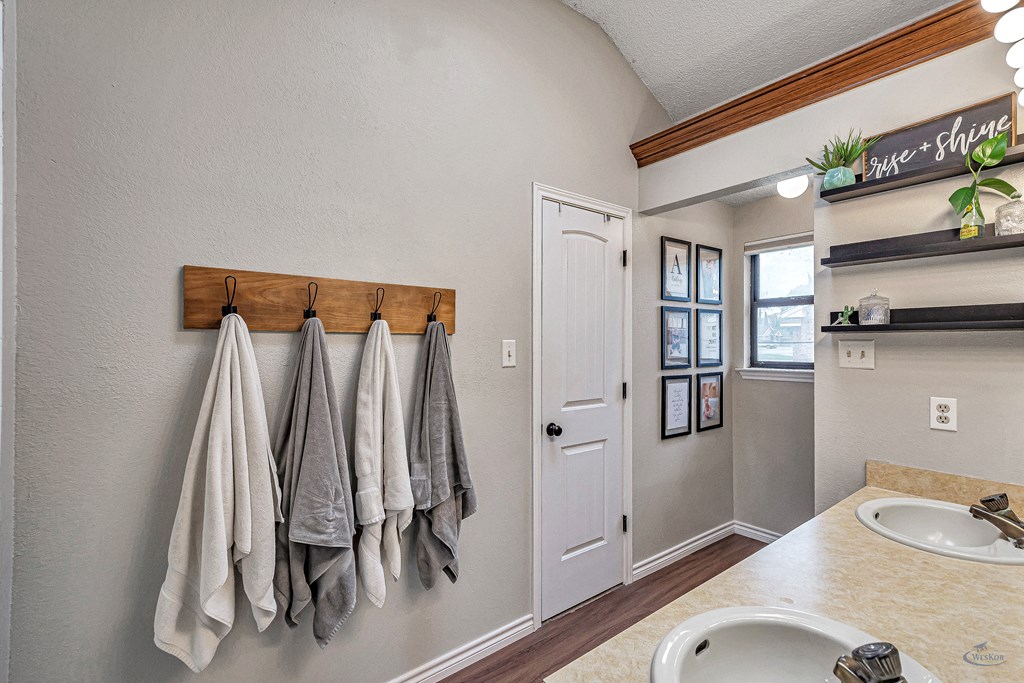 10802 E County Rd 108