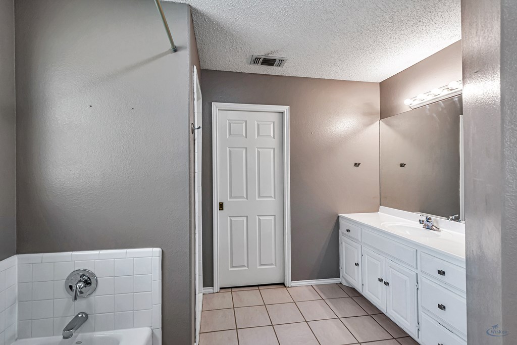 10809 E County Rd 108