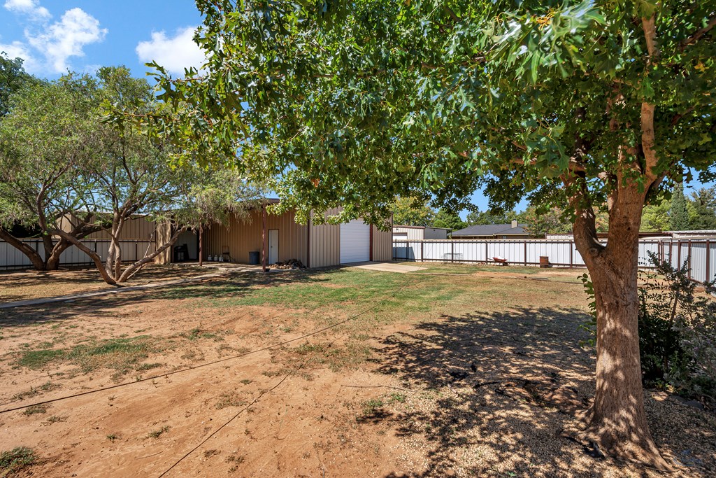 10809 E County Rd 108