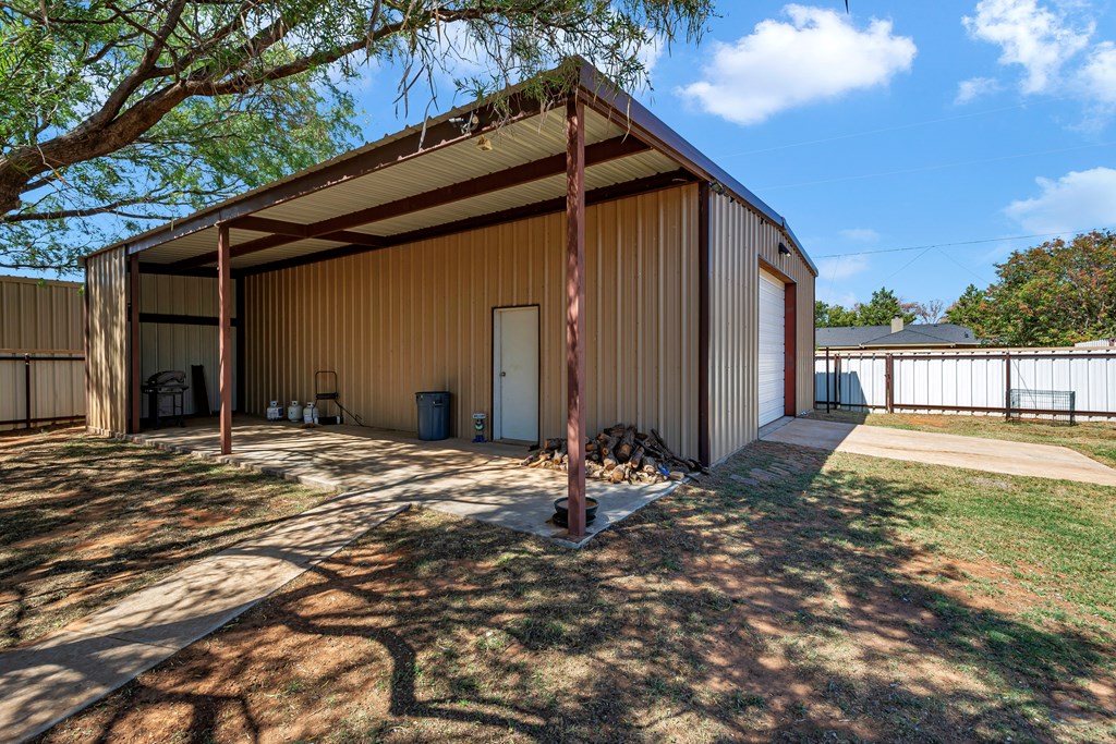 10809 E County Rd 108