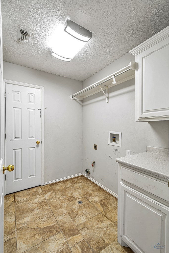 10809 E County Rd 108