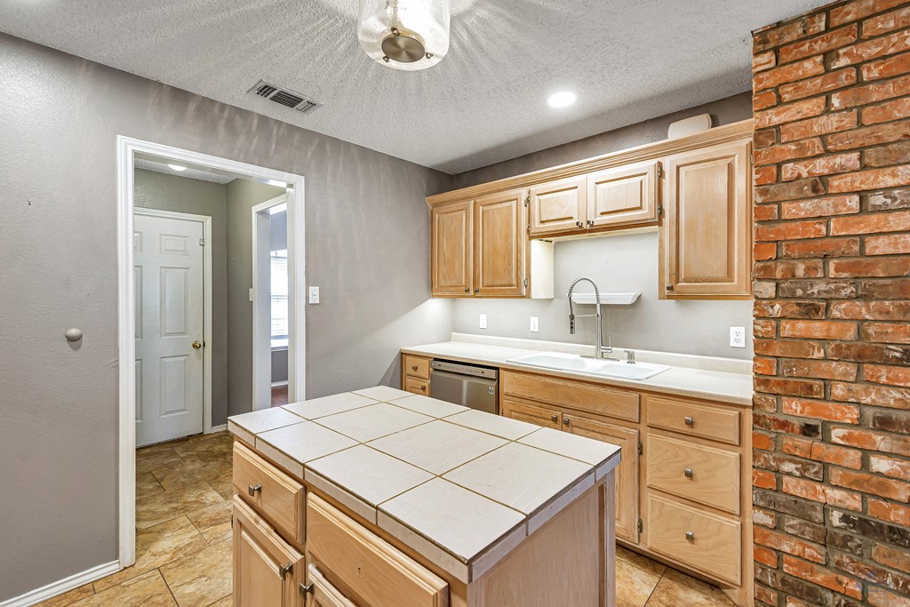 10809 E County Rd 108