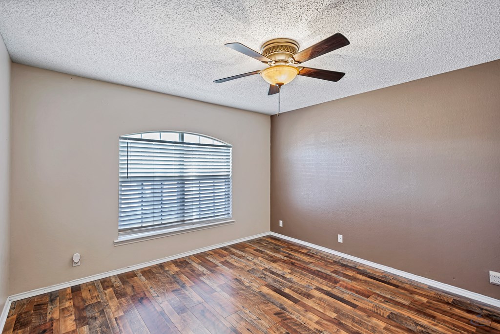 10809 E County Rd 108