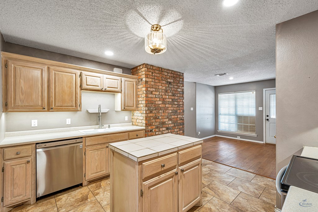 10809 E County Rd 108