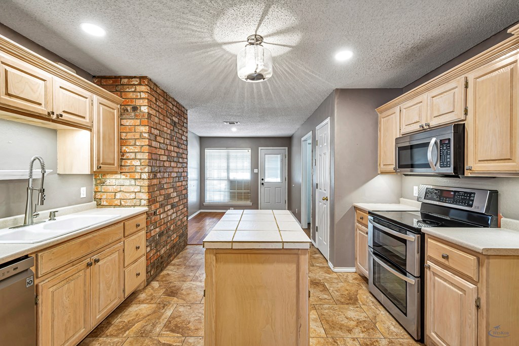 10809 E County Rd 108