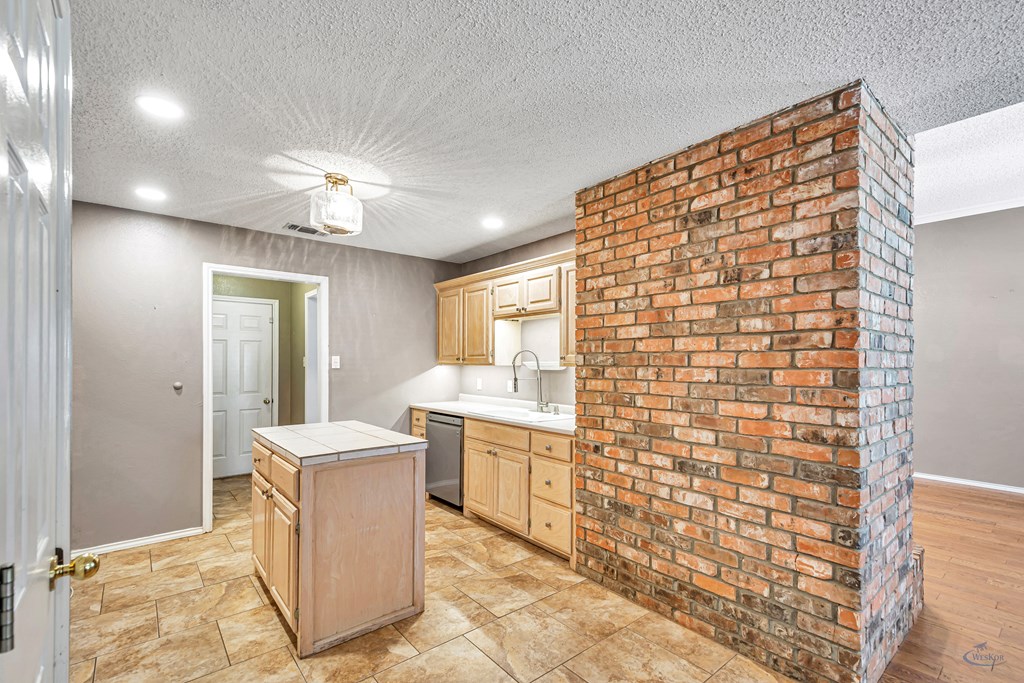 10809 E County Rd 108