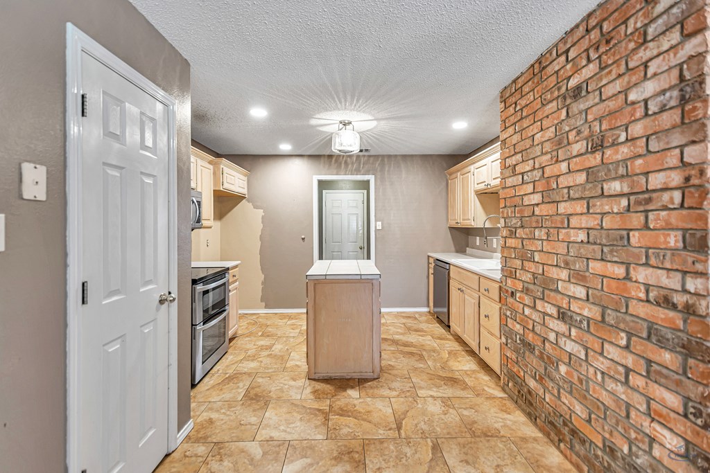 10809 E County Rd 108