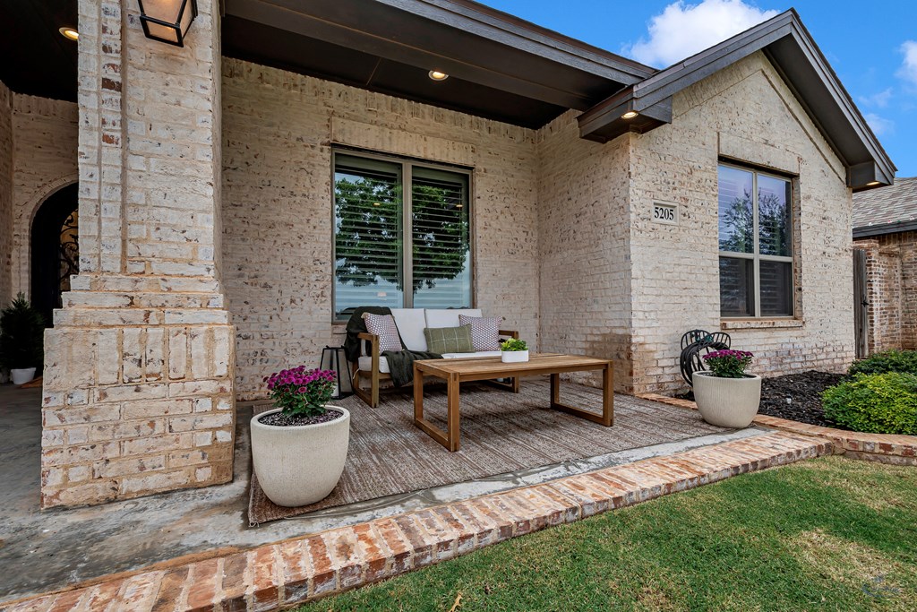 5205 Brown Heart Lane