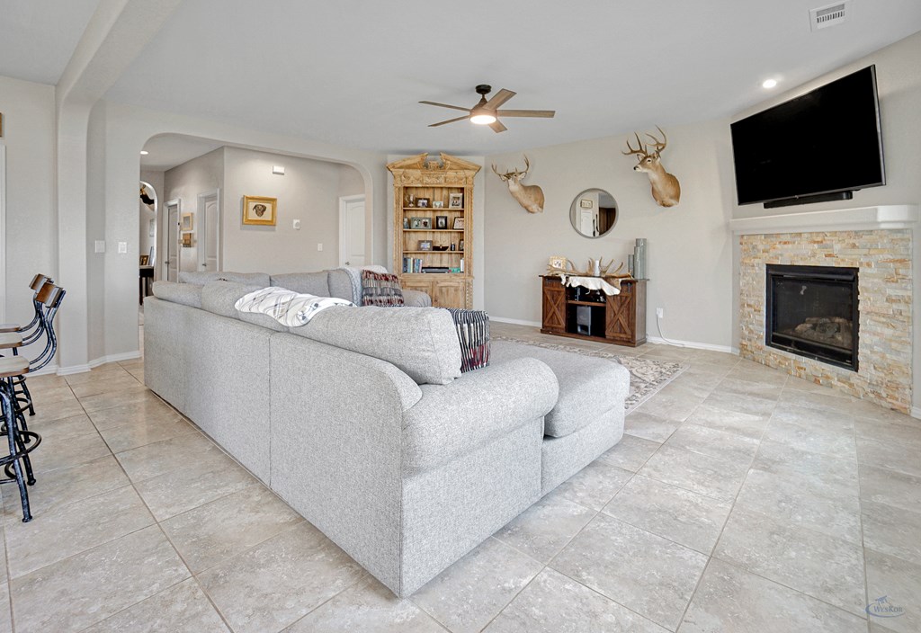 2323 Horizon Rd