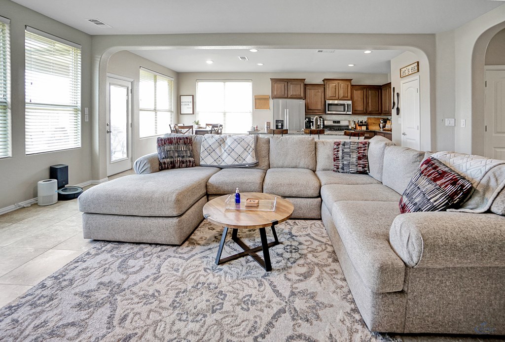 2323 Horizon Rd