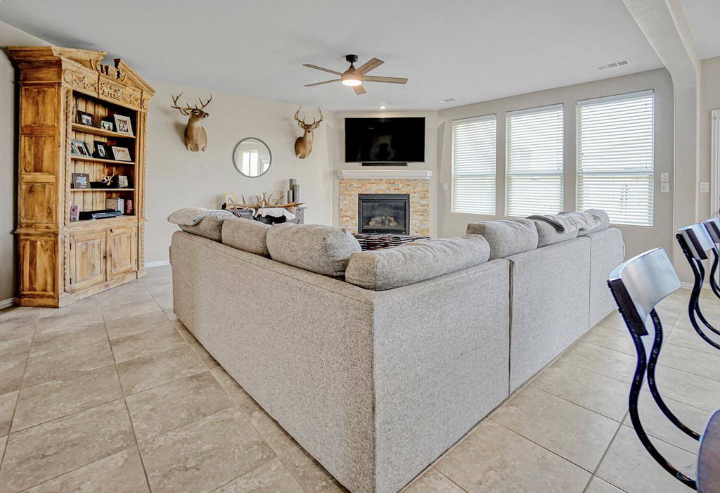 2323 Horizon Rd