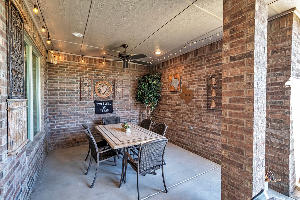 2504 Regency Oaks Ct